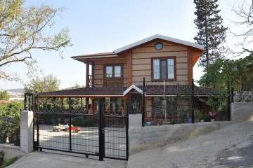 Casa prefabricada Karmod con jardín