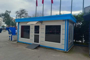 Caseta Karmod blanca y azul
